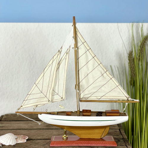 Modellschiff aus Holz - Einmaster C 34x30 cm